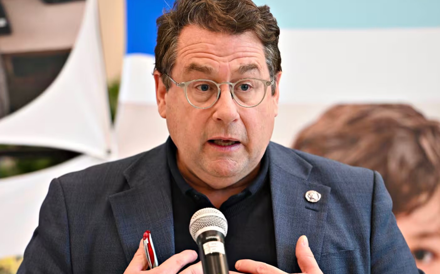 Dérives à l’école Bedford: Drainville blâme un syndicat de profs