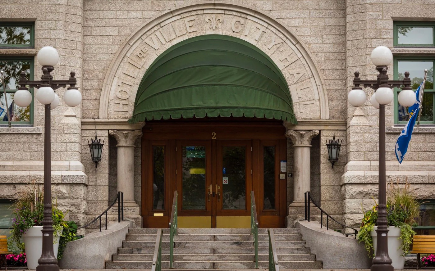 Le crucifix doit disparaître de la salle du conseil de la Ville de Québec, selon le maire
