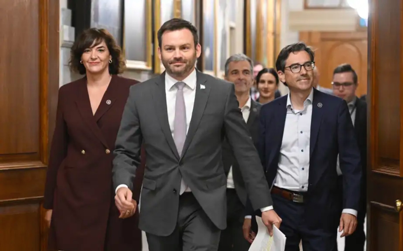 Le PQ compte interdire le port de signes religieux