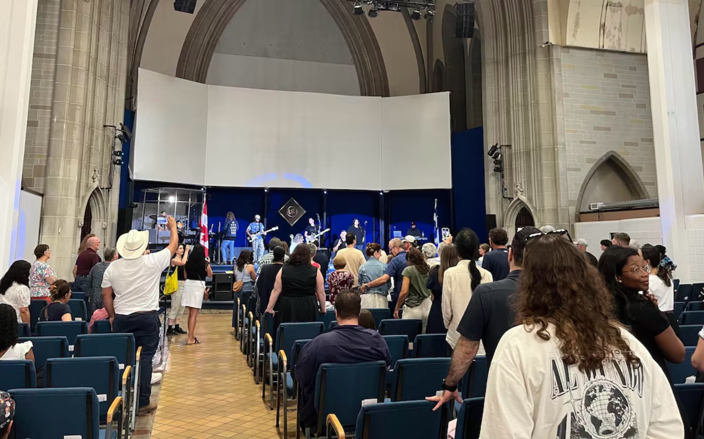 Montréal inflige une amende à une église pour le concert controversé de Sean Feucht