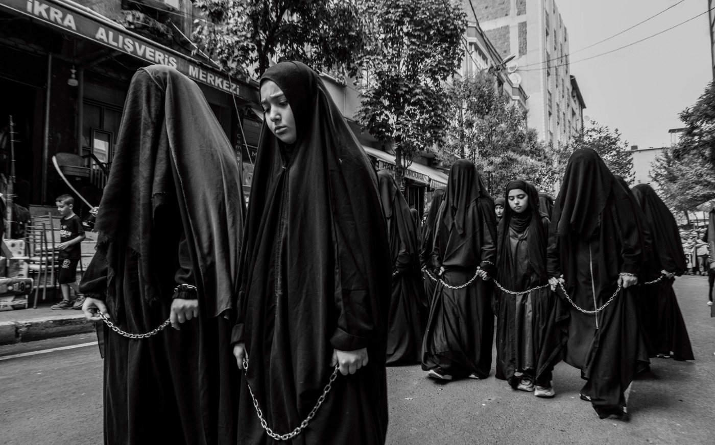 Le voilement des fillettes risque majeur pour leur développement et leur santé